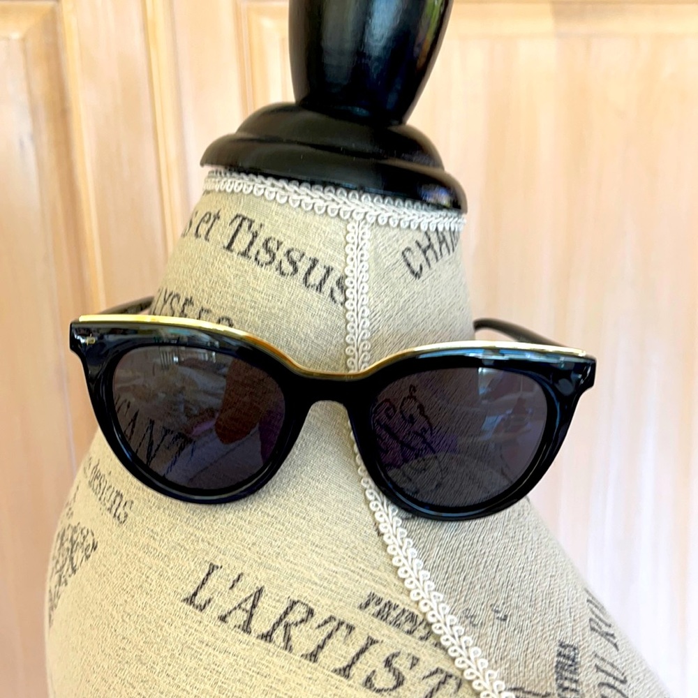 Prive’ Revaux - Polarized Sunglasses/Firm Price 🕶